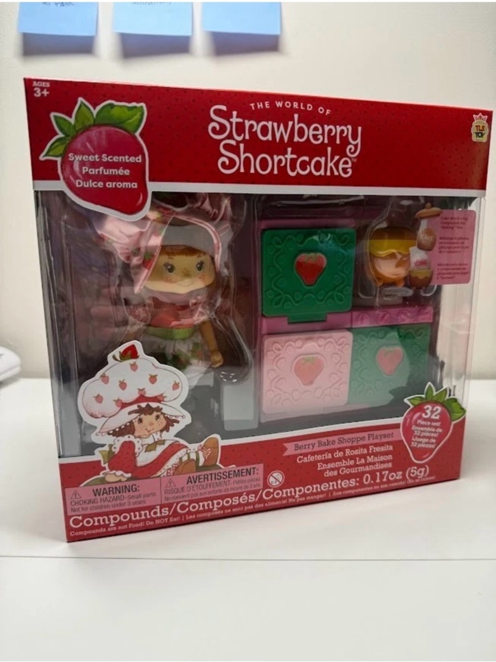 Strawberry Shortcake Berry Bake Shoppe Playset Doll 32 Piece Set Sweet Scented